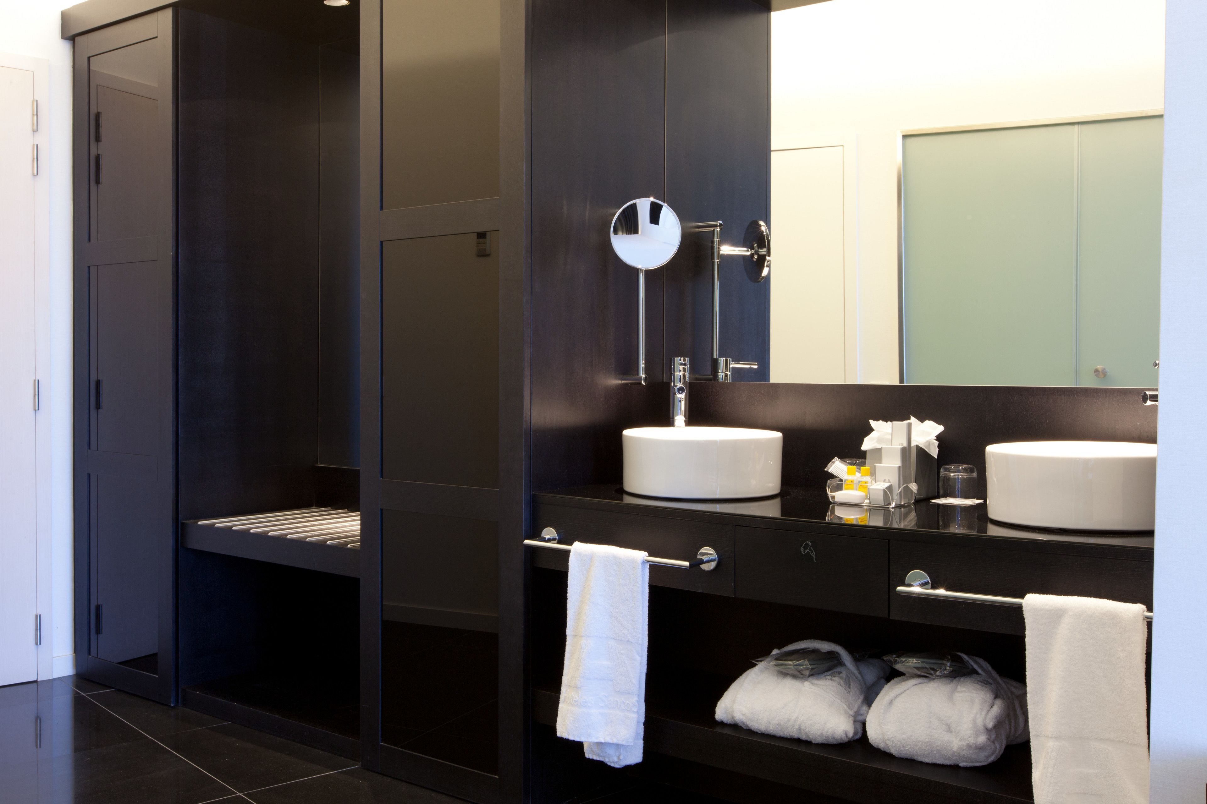 deluxe elegance room | minibar, in-room safe, desk, blackout curtains