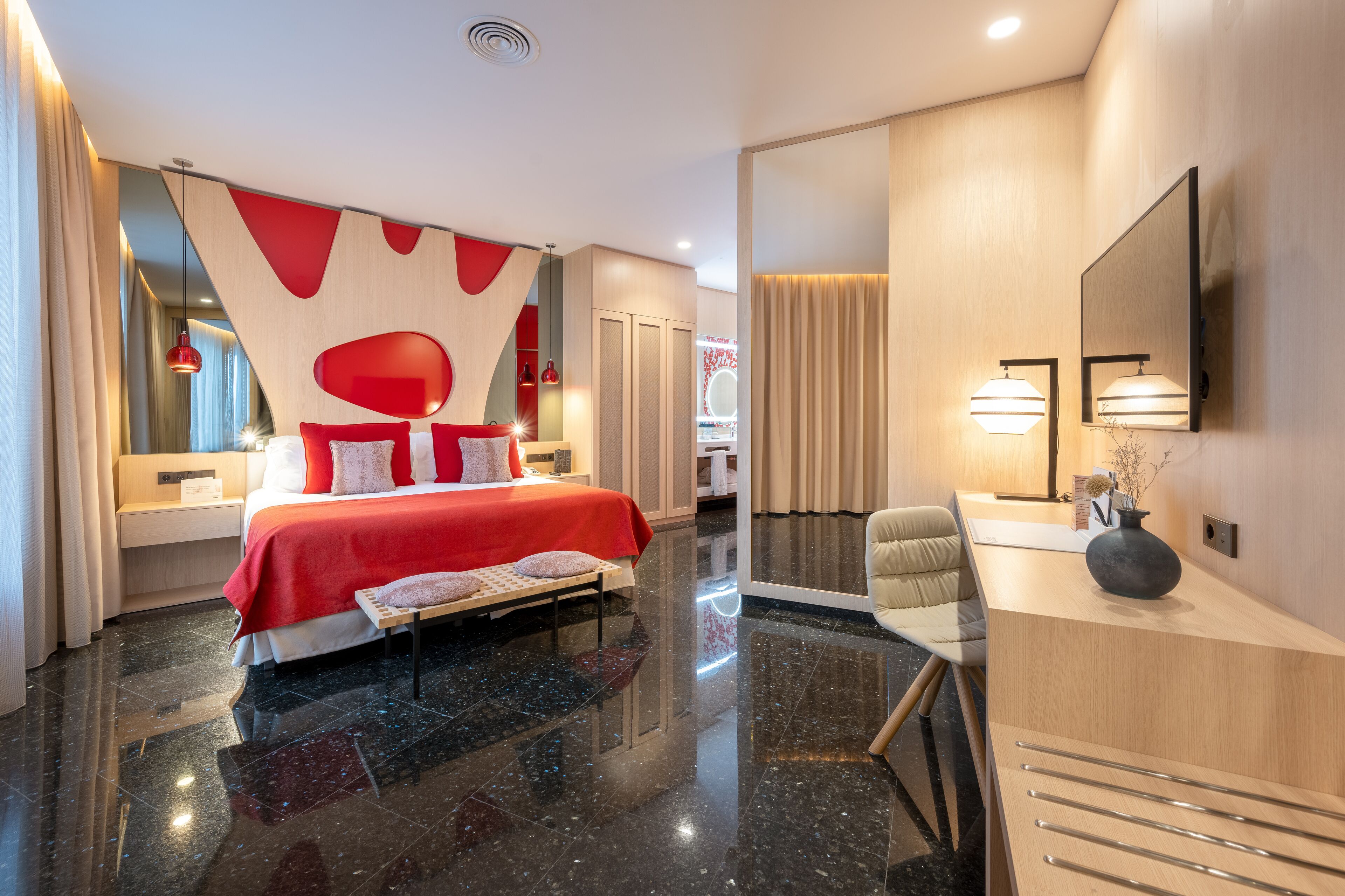 panoramic suite | minibar, in-room safe, desk, blackout curtains