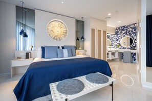 全景套房 | 迷你吧、客房內保險箱、書桌、遮光布/窗簾