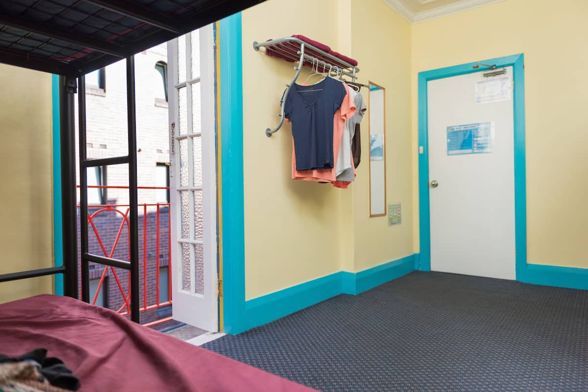 基础客房 (2 Bed, Private) | 办公桌、笔记本电脑工作区、熨斗/熨板、免费 WiFi