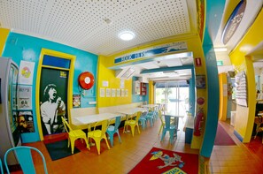 10 restaurantes, se sirve cena 
