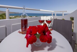 Premium bedding, in-room safe, blackout drapes, iron/ironing board - Folia Apartments (Chania)