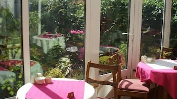 Free daily full breakfast