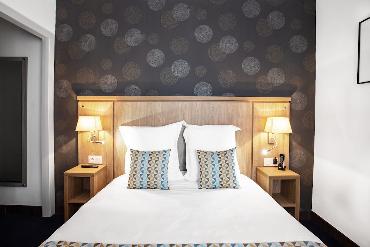 Comfort Double Room | In-room safe, desk, soundproofing, iron/ironing board