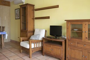 Standard Double or Twin Room, 1 Double or 2 Single Beds, Balcony, Pool View - La Masieta Hotel Restaurant (Creixell)