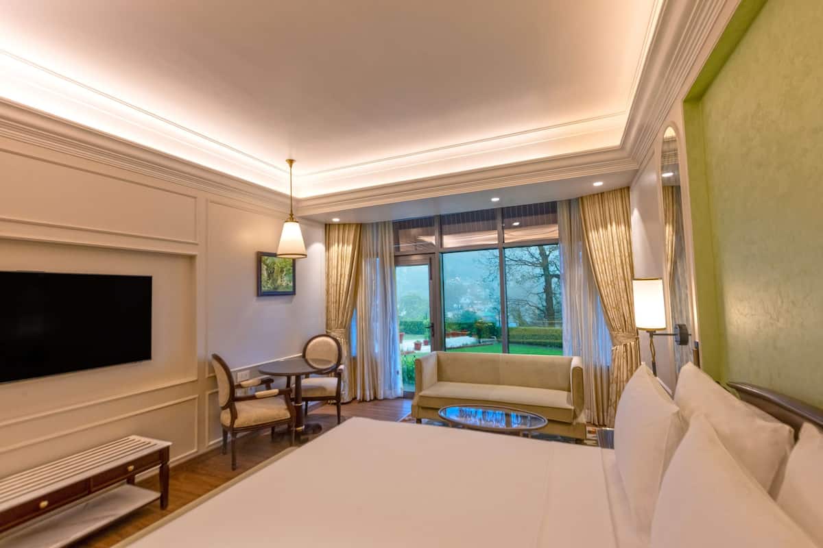 Chambre Premium, vue vallée (Balcony) | Minibar, coffres-forts dans les chambres, bureau, rideaux occultants