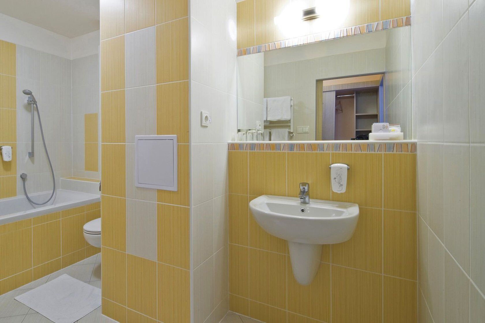A bathroom with a bathtub, toilet, and sink.