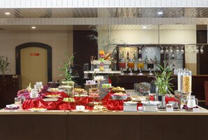 Se sirven desayunos, almuerzos y cenas