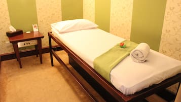 Couples treatment rooms, body treatments, facials