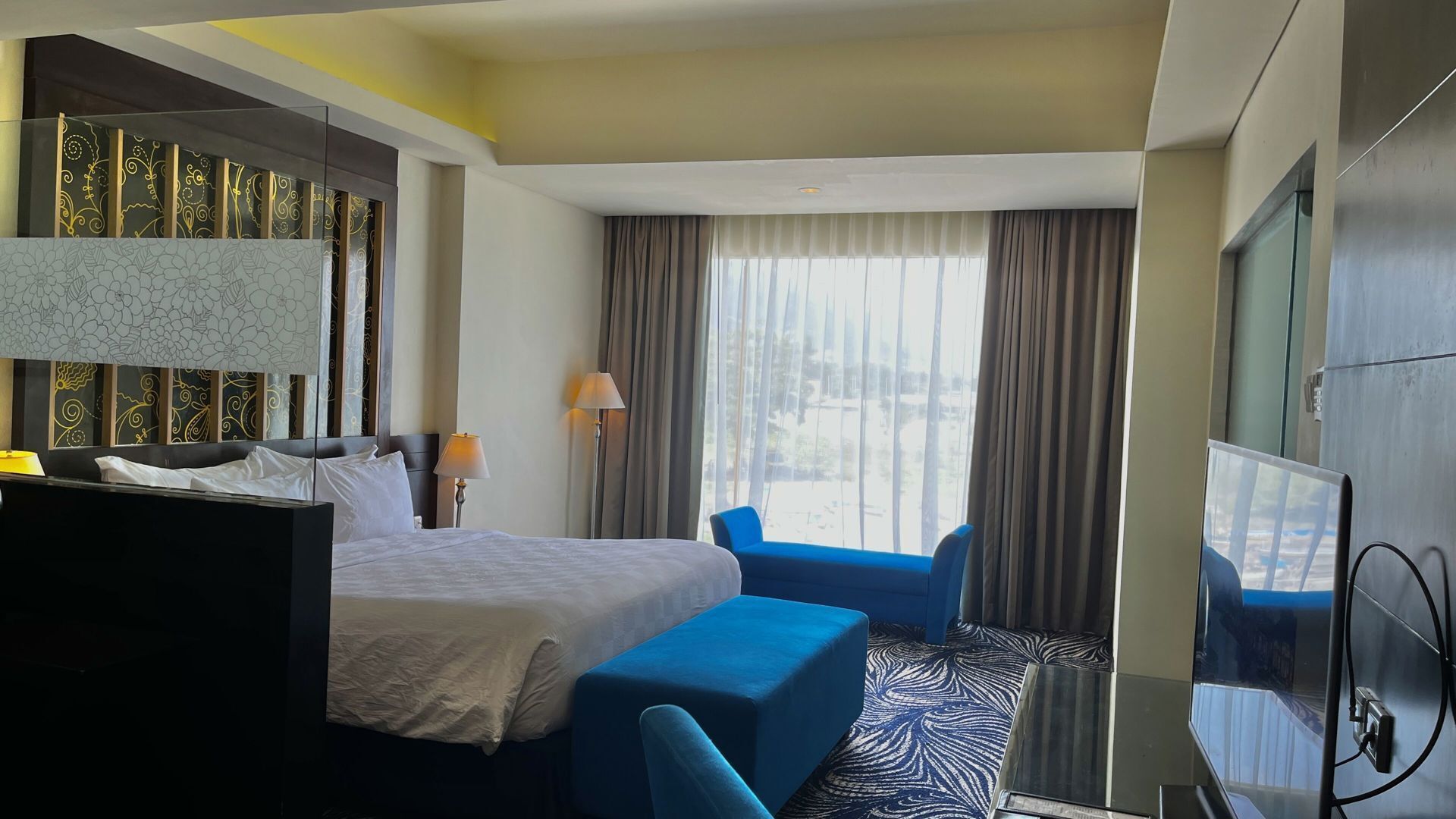 Hochwertige Bettwaren, Minibar, Zimmersafe, Schreibtisch