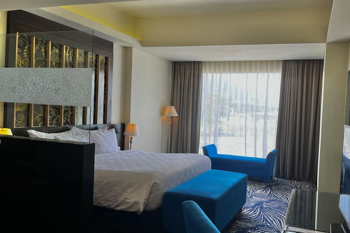 Hochwertige Bettwaren, Minibar, Zimmersafe, Schreibtisch