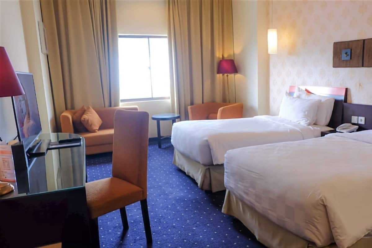 Hochwertige Bettwaren, Minibar, Zimmersafe, Schreibtisch