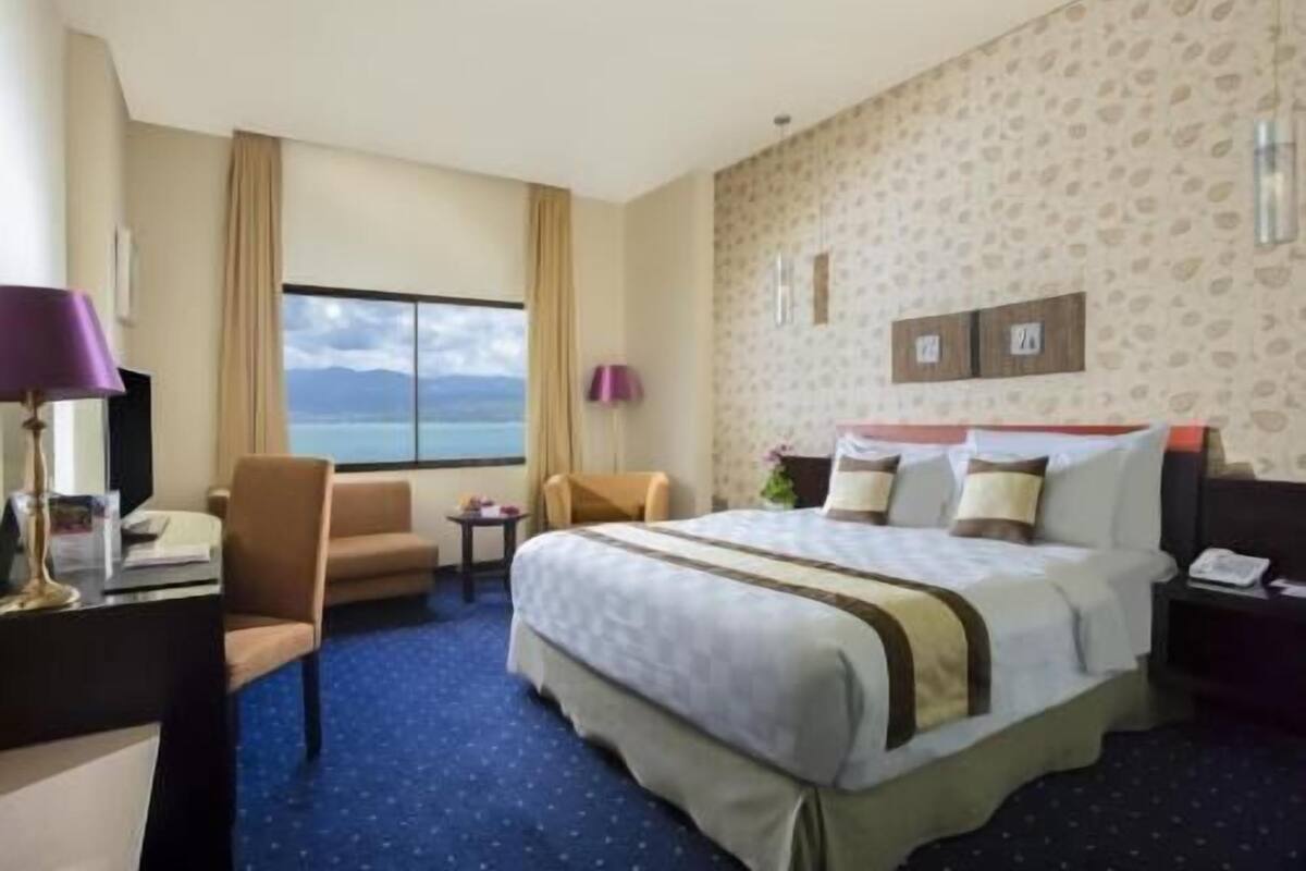 Hochwertige Bettwaren, Minibar, Zimmersafe, Schreibtisch