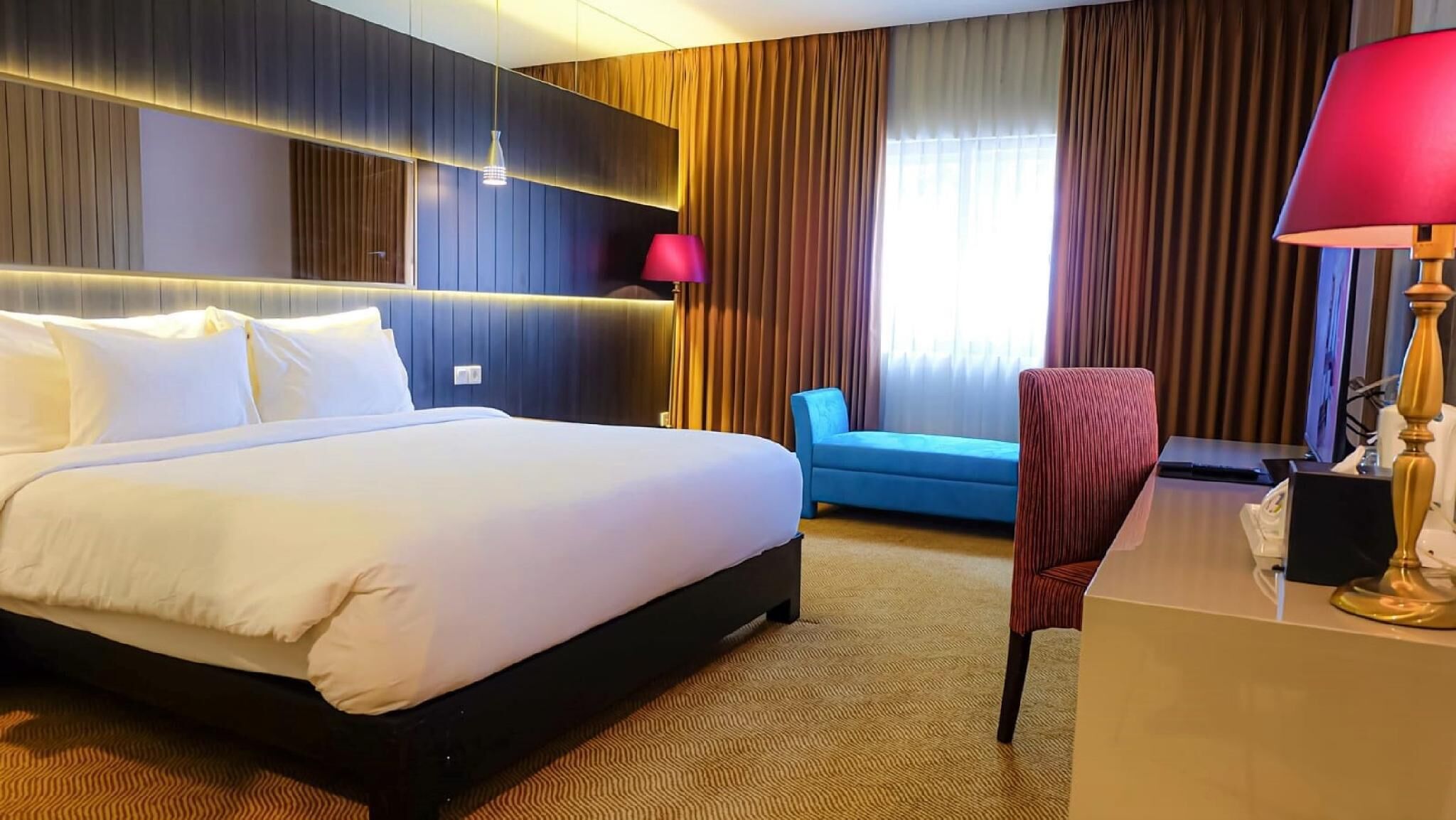 Hochwertige Bettwaren, Minibar, Zimmersafe, Schreibtisch