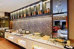 Tägliches Frühstücksbuffet gegen Gebühr