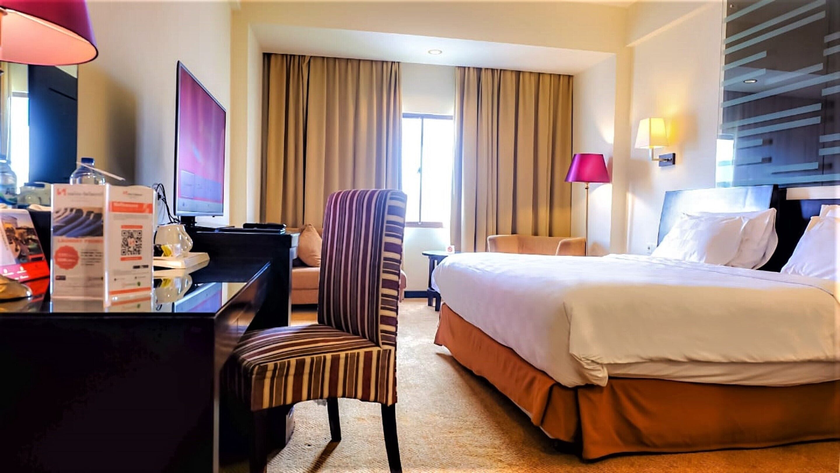 Hochwertige Bettwaren, Minibar, Zimmersafe, Schreibtisch