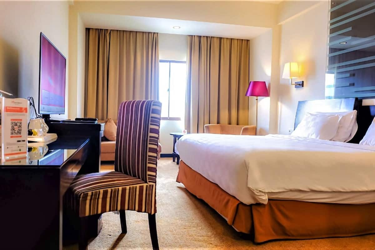 Hochwertige Bettwaren, Minibar, Zimmersafe, Schreibtisch