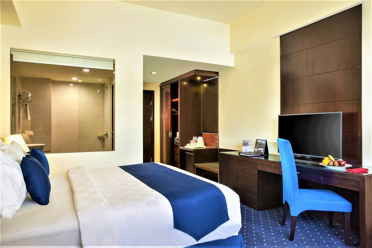 Hochwertige Bettwaren, Minibar, Zimmersafe, Schreibtisch