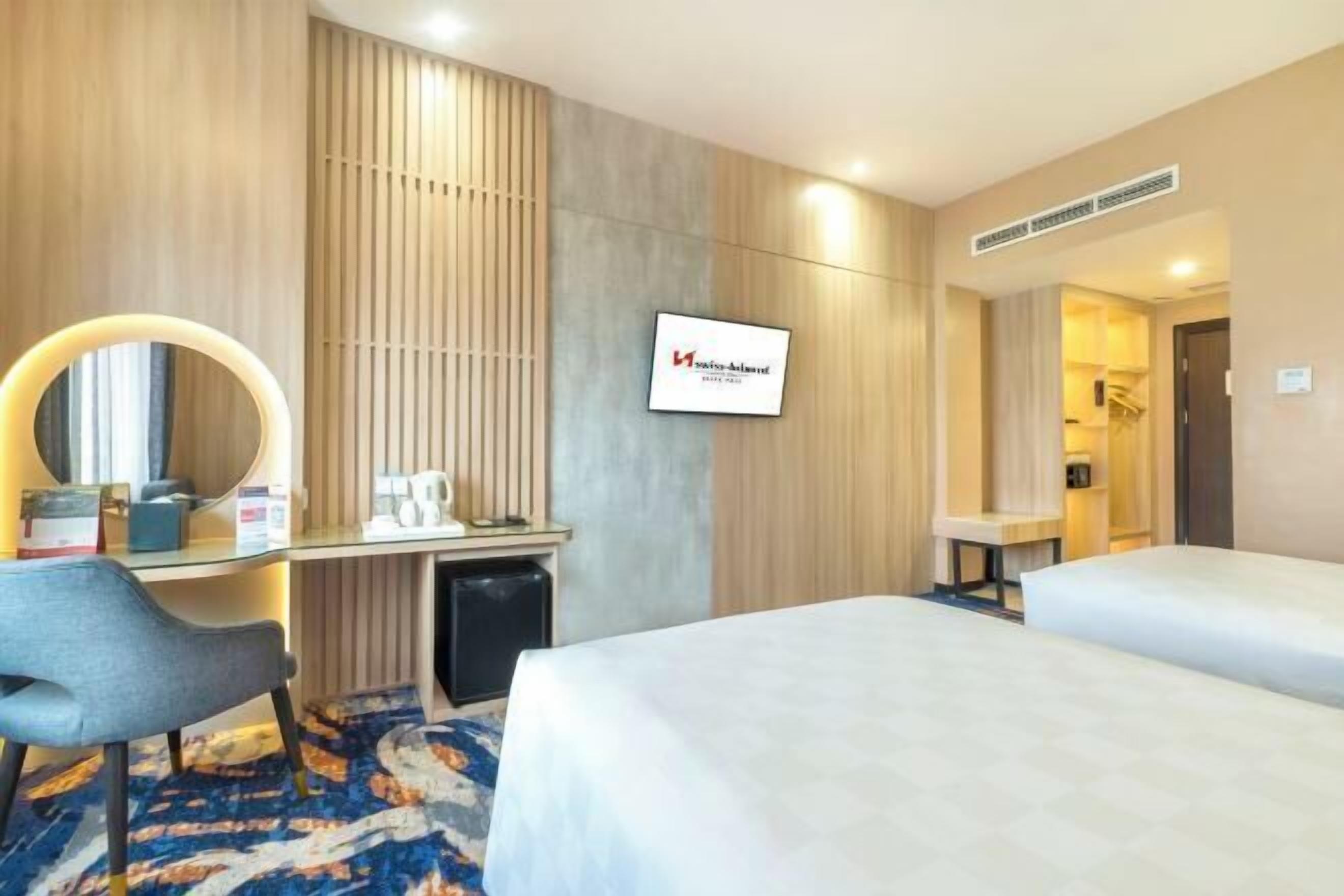 Premium bedding, minibar, in-room safe, desk