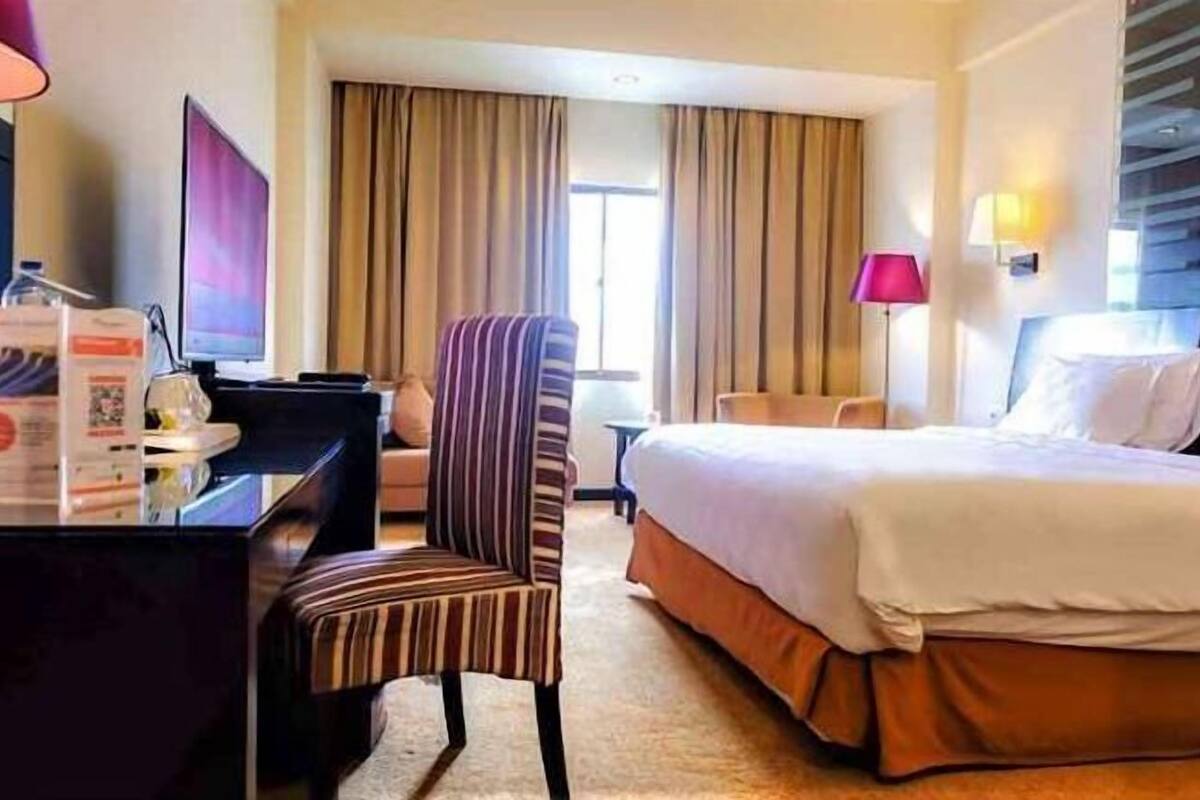 Premium bedding, minibar, in-room safe, desk