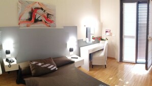 Standard Double Room | Down comforters, in-room safe, desk, soundproofing - MiHotel  (Milan)