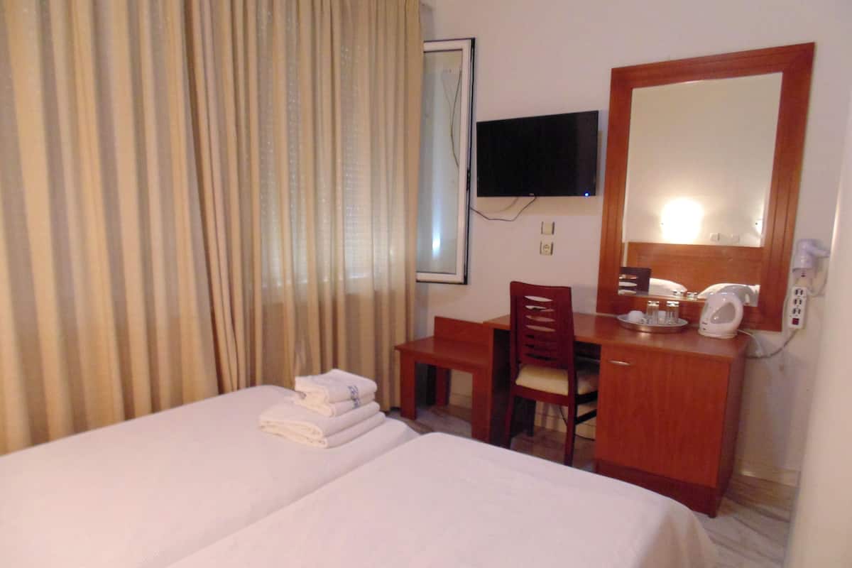 Economy Double Room | Egyptian cotton sheets, in-room safe, free cribs/infant beds