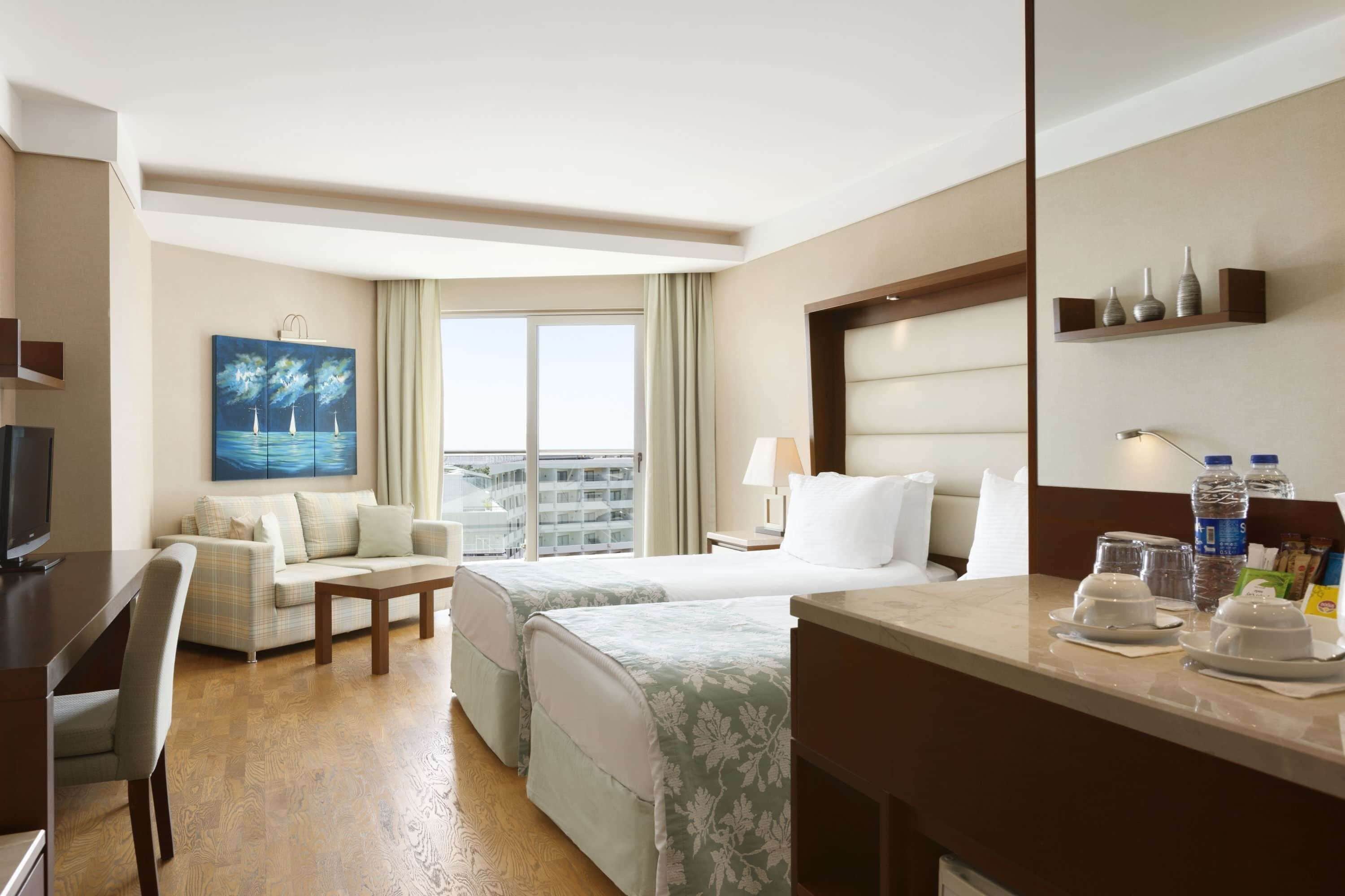 deluxe room, side sea view | premium bedding, minibar, in-room safe, desk