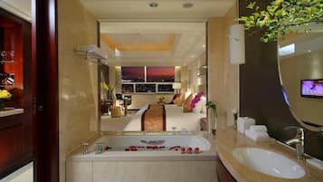 Rainfall showerhead, free toiletries, hair dryer, bathrobes