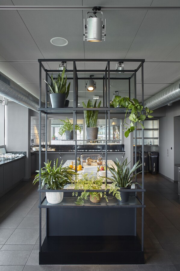 Dagelijks à la carte ontbijt (EUR 25 per persoon)