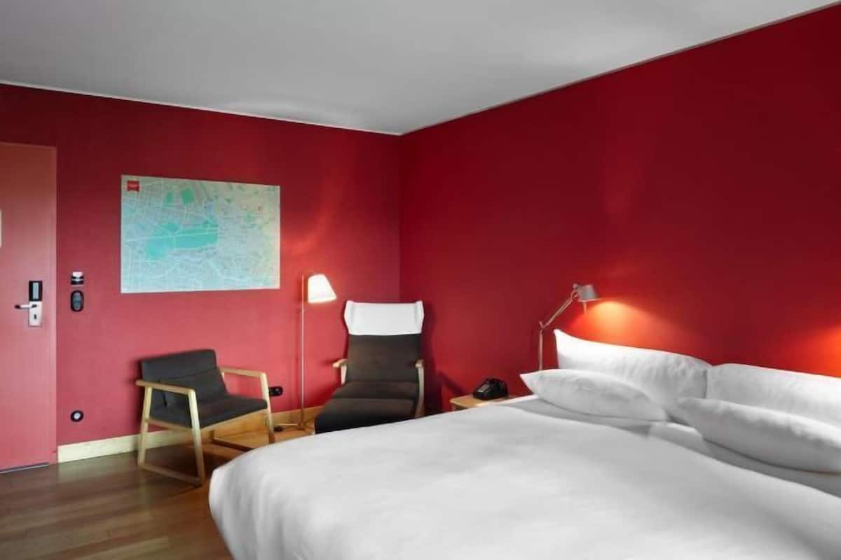 Premium bedding, in-room safe, individually decorated, desk