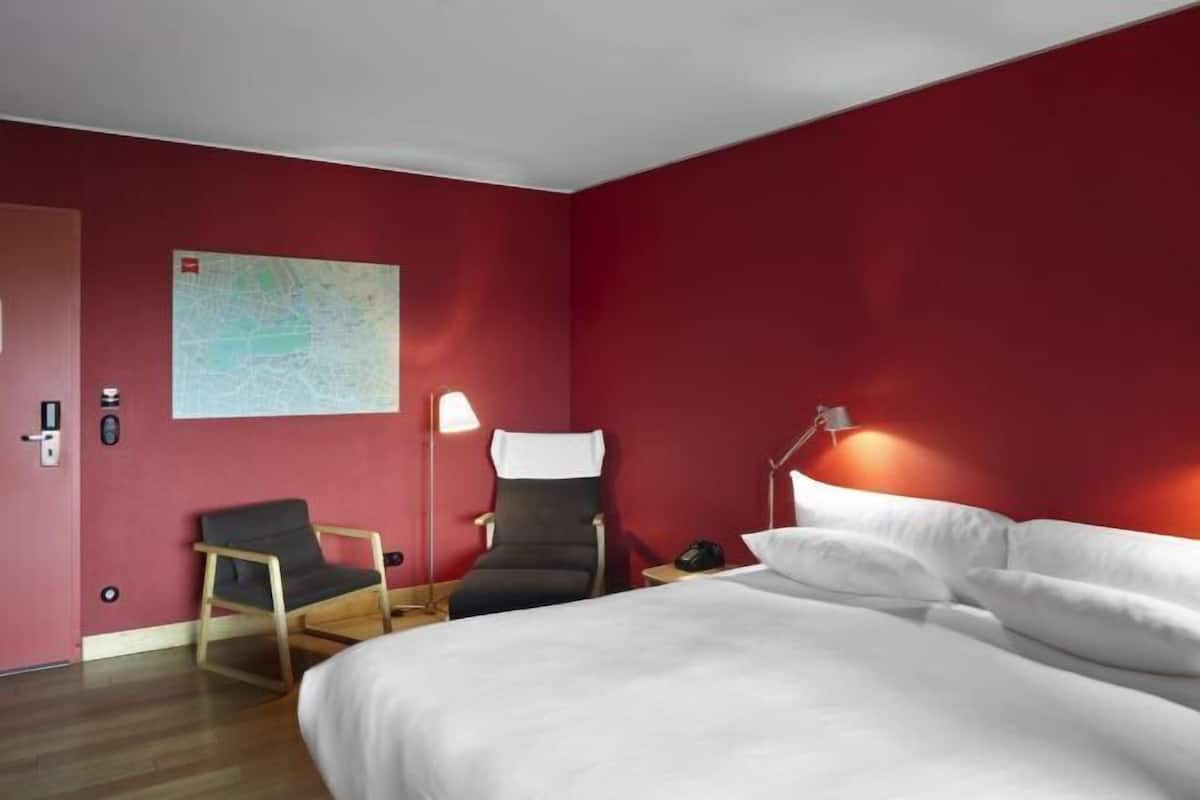 Premium bedding, in-room safe, individually decorated, desk