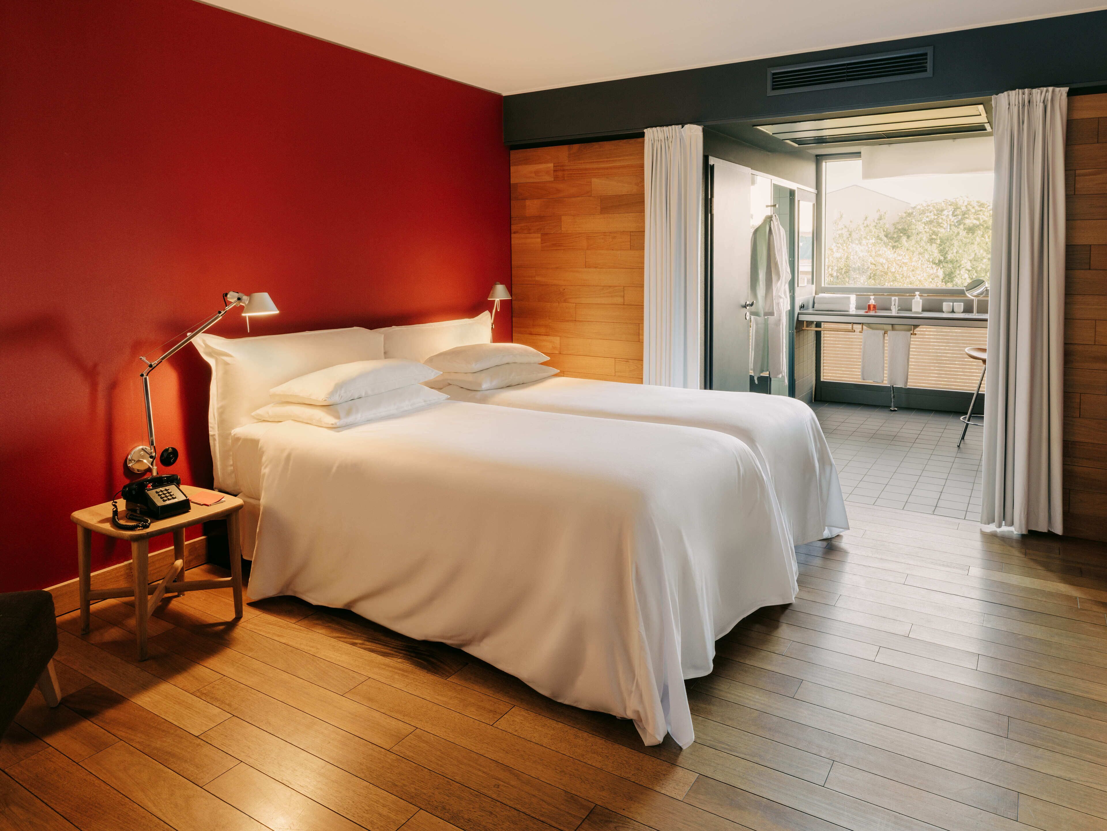 Camper Twin | Premium bedding, in-room safe, individually decorated, desk