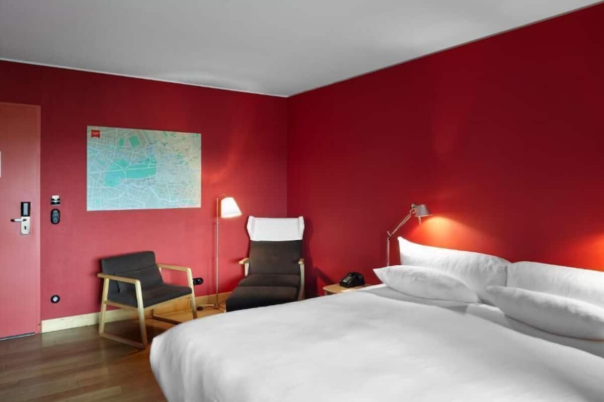 Biancheria da letto di alta qualità, cassaforte in camera