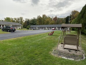 Exterior - The Villager Motel (Williamstown)