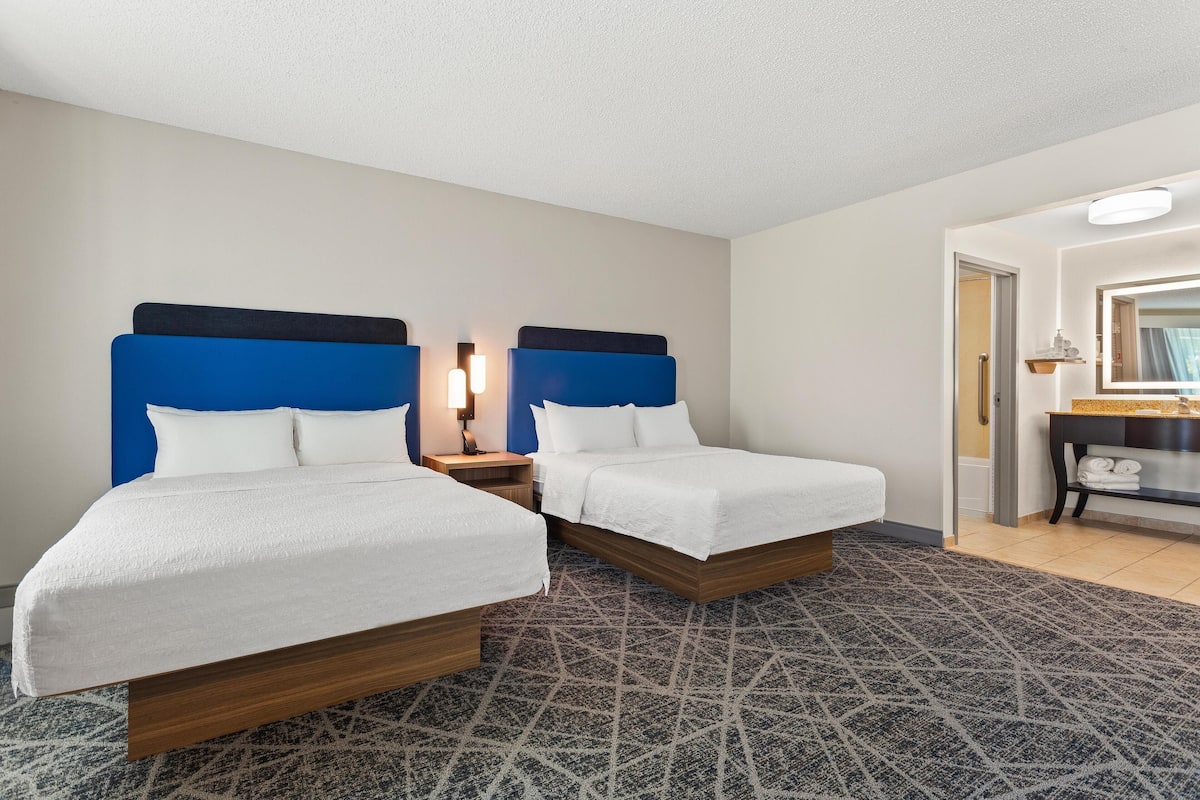 Suite estudio, 2 camas de matrimonio, no fumadores | Ropa de cama de alta calidad y escritorio