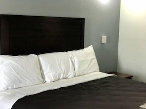 Jetted bath, free toiletries, hair dryer, towels