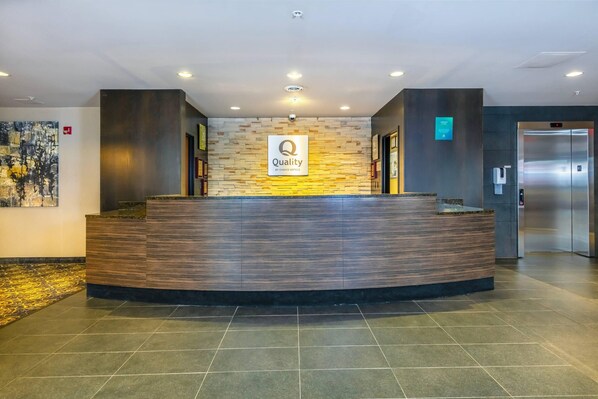Lobby - Quality Inn and Suites Petawawa (Petawawa)