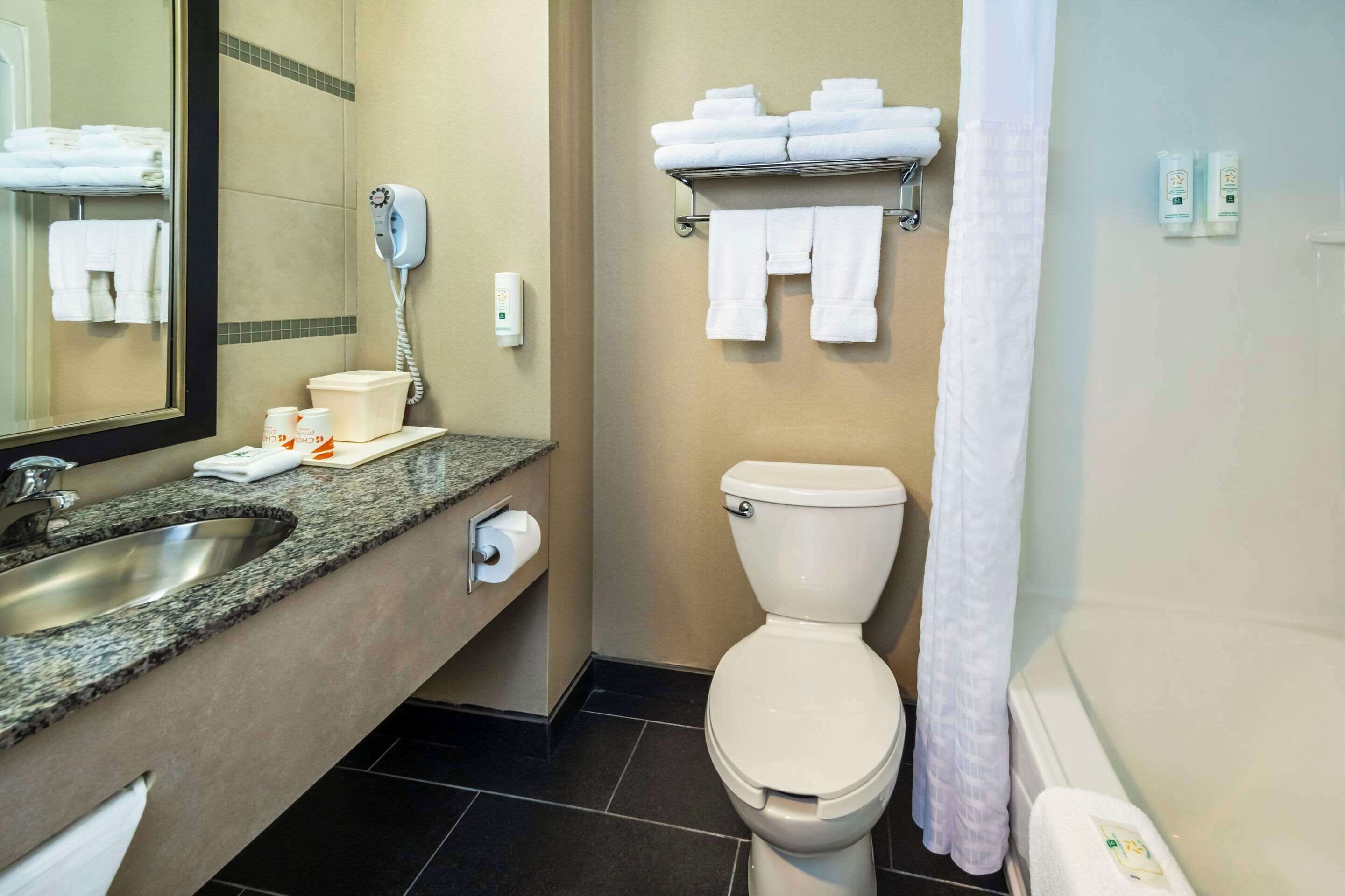 standard room, 1 king bed, non smoking | 1 bedroom, pillow-top beds, laptop workspace, blackout curtains