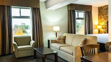 Suite, para no fumadores | Camas con pillow-top y espacio para trabajar con laptop