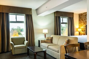 Suite, para no fumadores | Camas con pillow-top y espacio para trabajar con laptop 