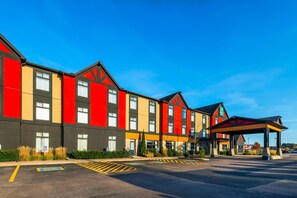 Exterior - Quality Inn and Suites Petawawa (Petawawa)