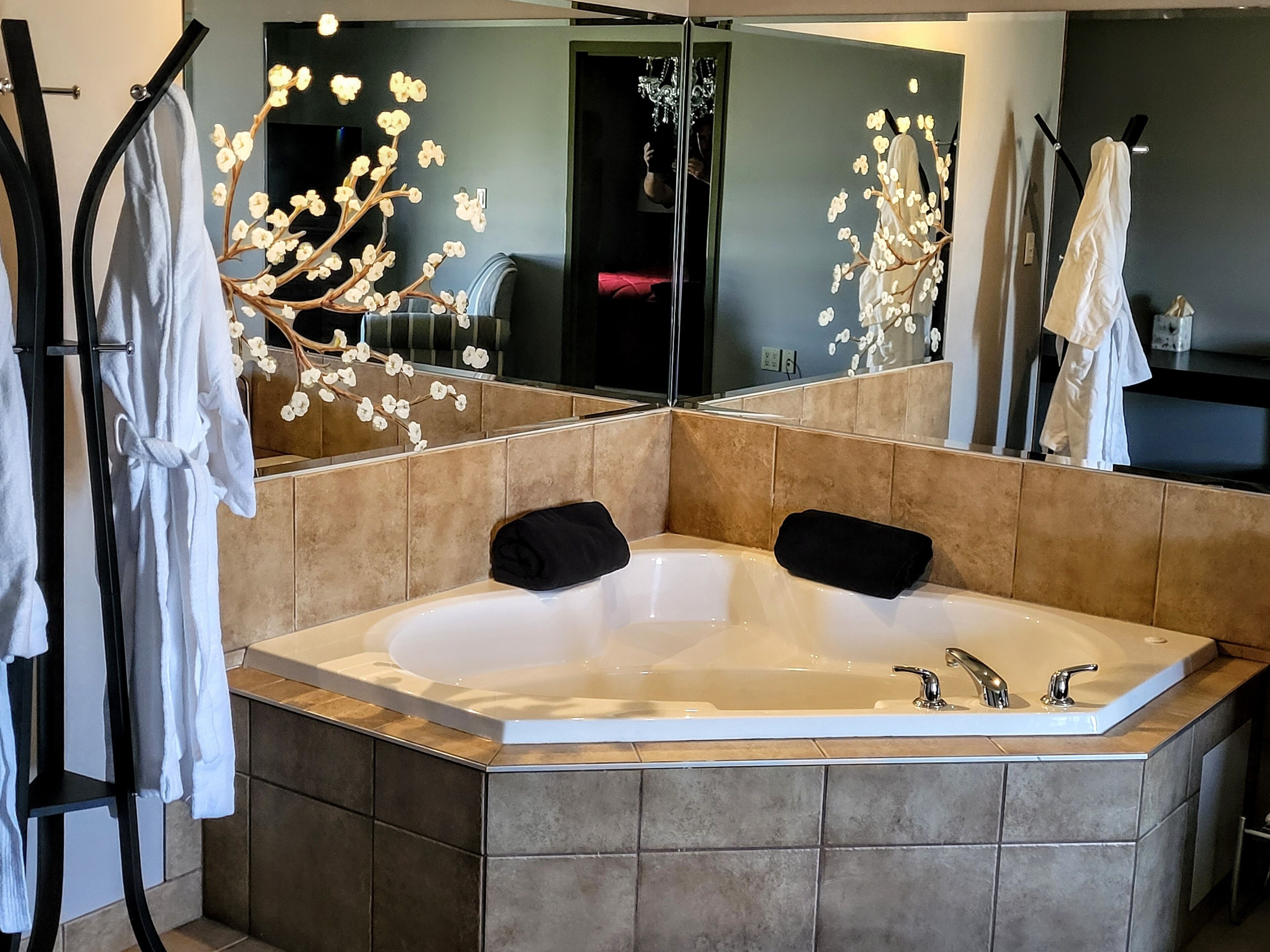 standard room, 1 king bed | bathroom | free toiletries, hair dryer, dressing gowns, towels