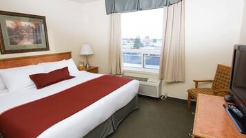 Camera Standard, 1 letto king | Copriletto in piuma, materassi a doppio strato, una scrivania