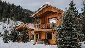 Premium Cabin, 2 Bedrooms, Kitchen (Not Pet Friendly) | Blackout drapes, free WiFi, bed sheets