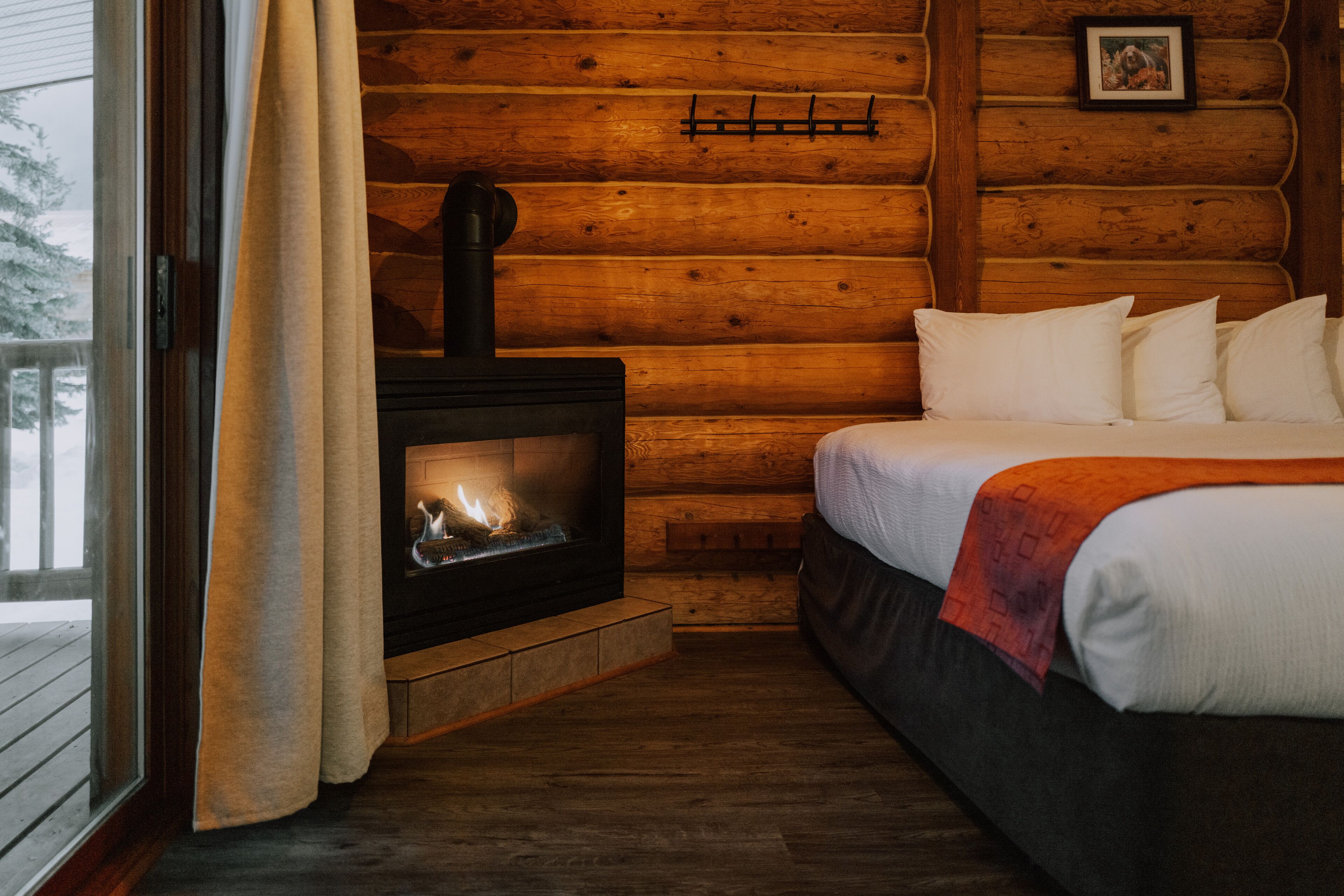 Chalet, Multiple Beds, Kitchenette (pet friendly) | Blackout drapes, free WiFi, bed sheets