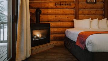 Chalet, Multiple Beds, Kitchenette (pet friendly) | Blackout drapes, free WiFi, bed sheets