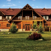 Glacier House Resort