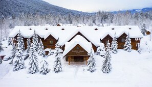 Property grounds - Glacier House Resort (Revelstoke)
