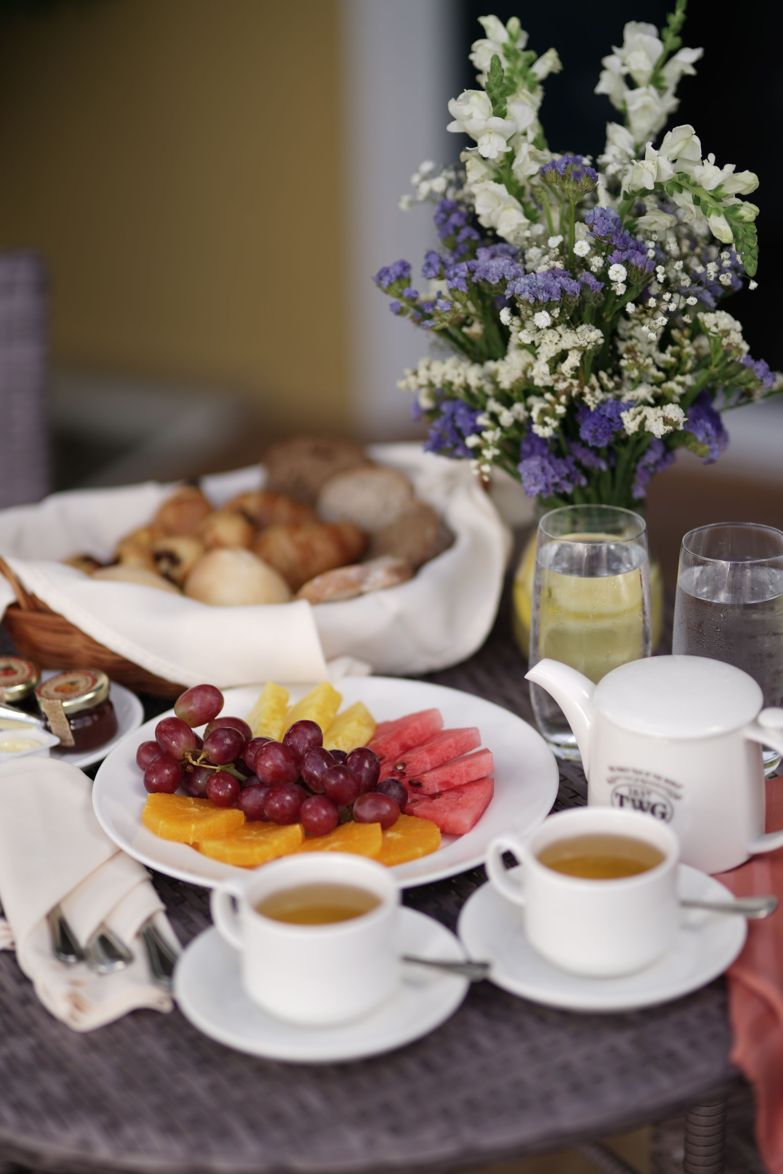 free daily cooked-to-order breakfast