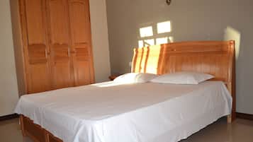 Apartment, 3 Bedrooms | In-room safe, iron/ironing board, free cots/infant beds, free WiFi